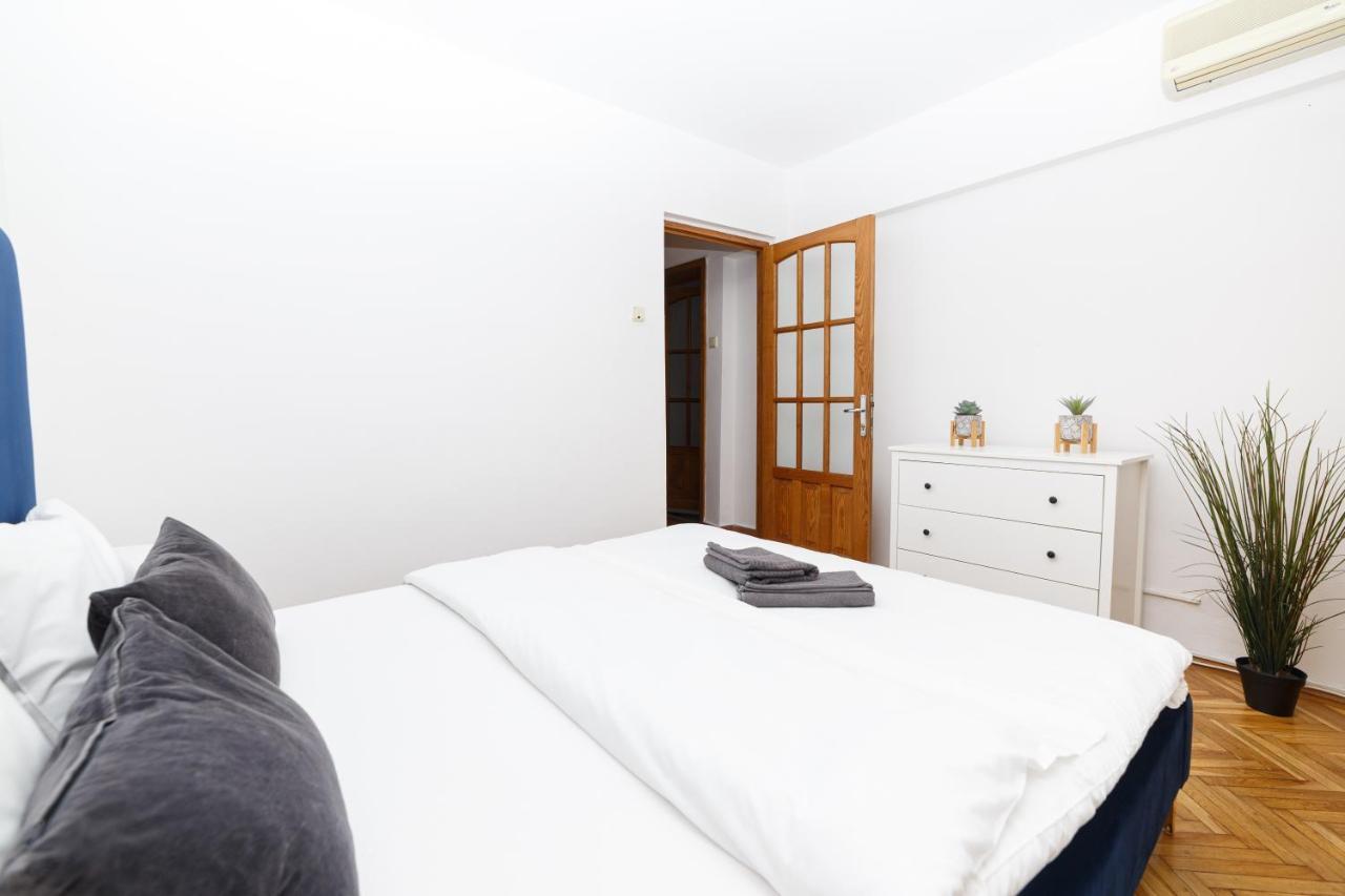 Color Ap Calea Victoriei 12C Apartment Букурещ Екстериор снимка