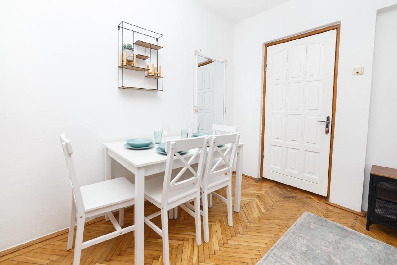 Color Ap Calea Victoriei 12C Apartment Букурещ Екстериор снимка