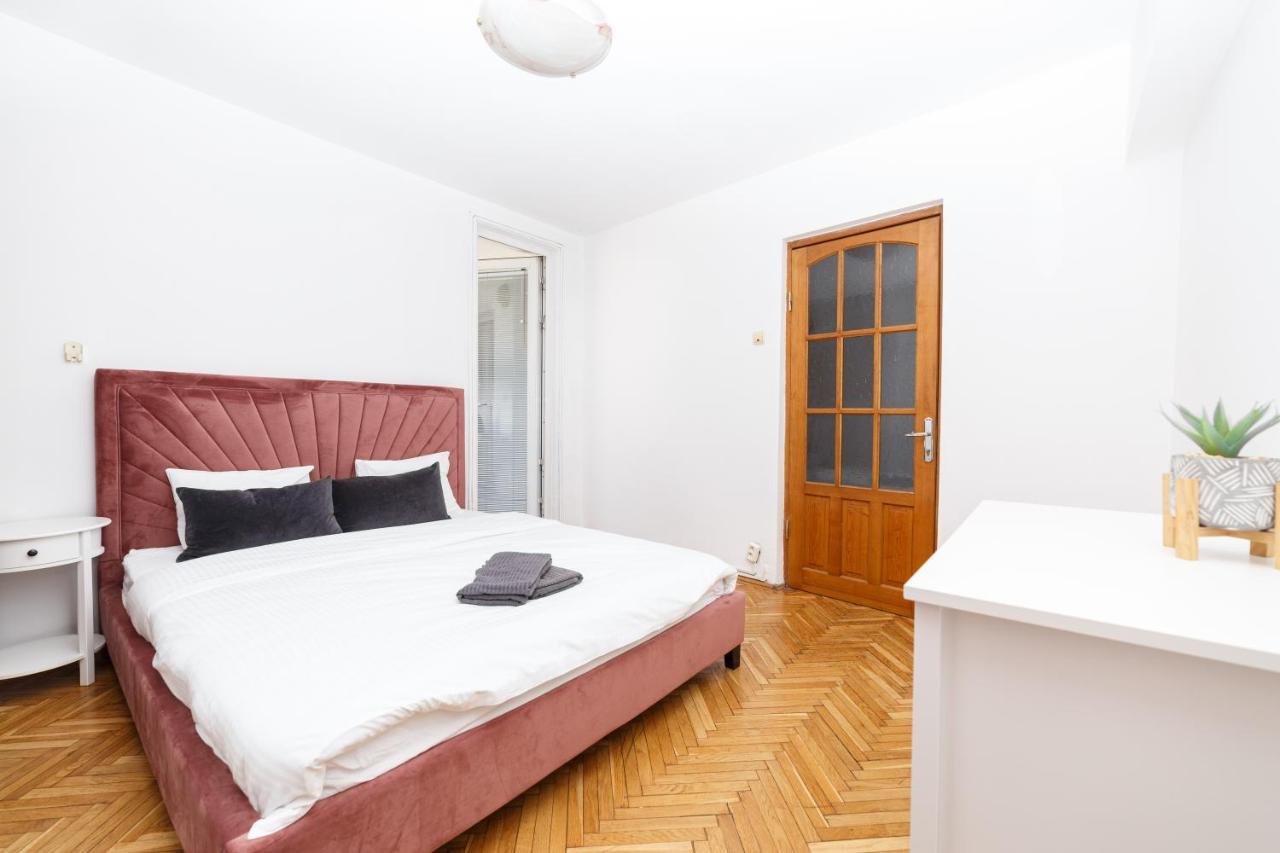 Color Ap Calea Victoriei 12C Apartment Букурещ Екстериор снимка